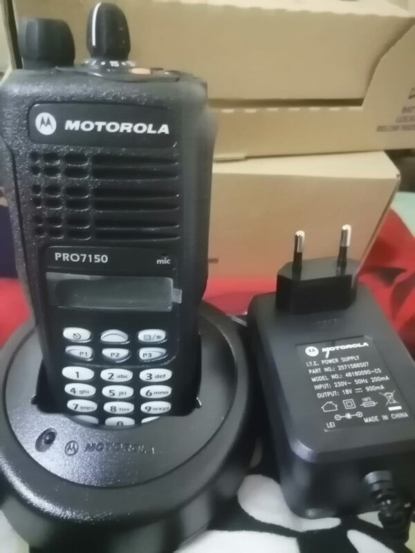 PRO7150 VHF MOTOROLA WALKIE TALKIE