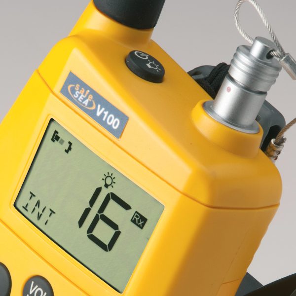 OS-safeSEA-VHF-feature-image-02 جهاز راديو بحري SafeSea V100 VHF – موثوق للطوارئ والملاحة
